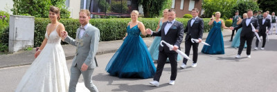 Königspaar und Hofstaat zu Gast beim Schützenfest in Bredenborn